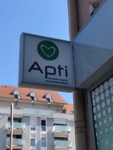 Apti drapeau d'enseigne